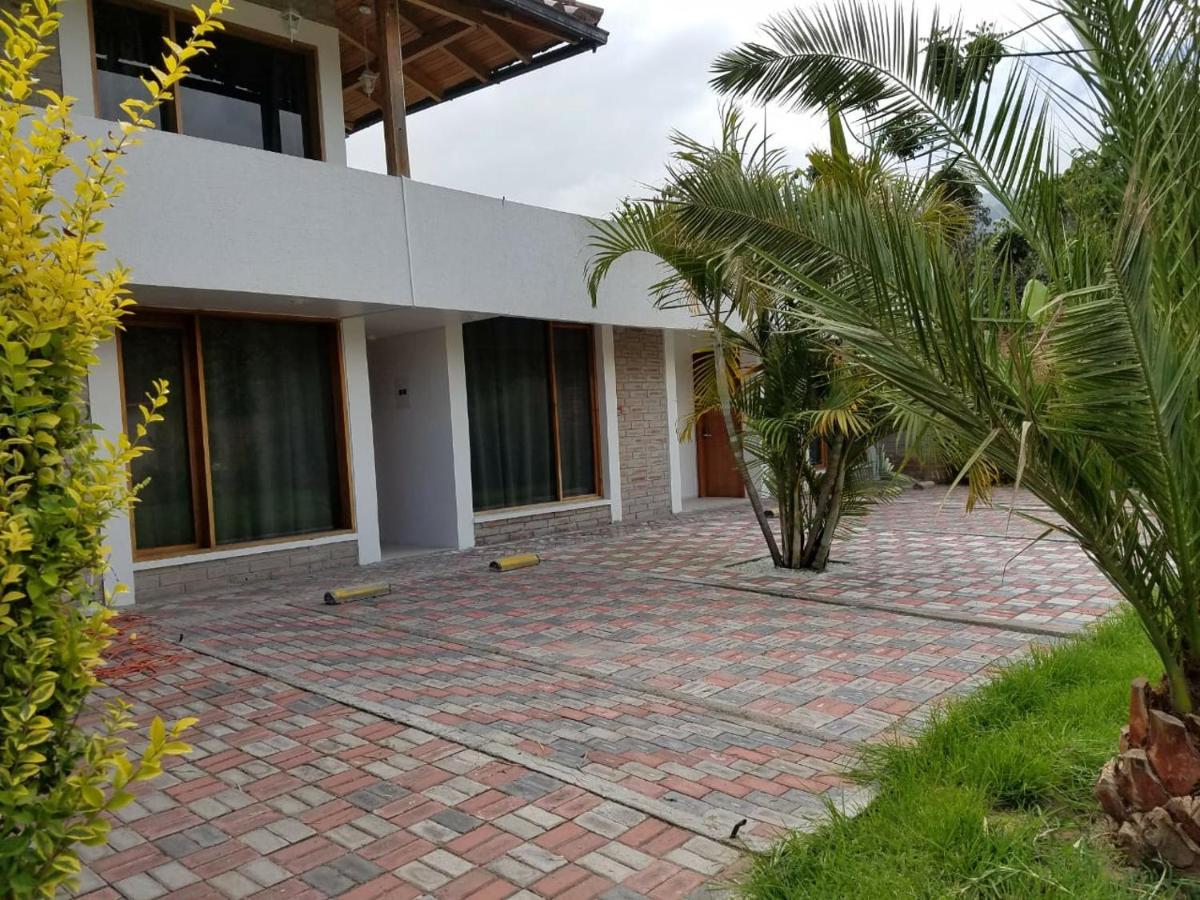 Bamboo Village Place Tumbaco Buitenkant foto